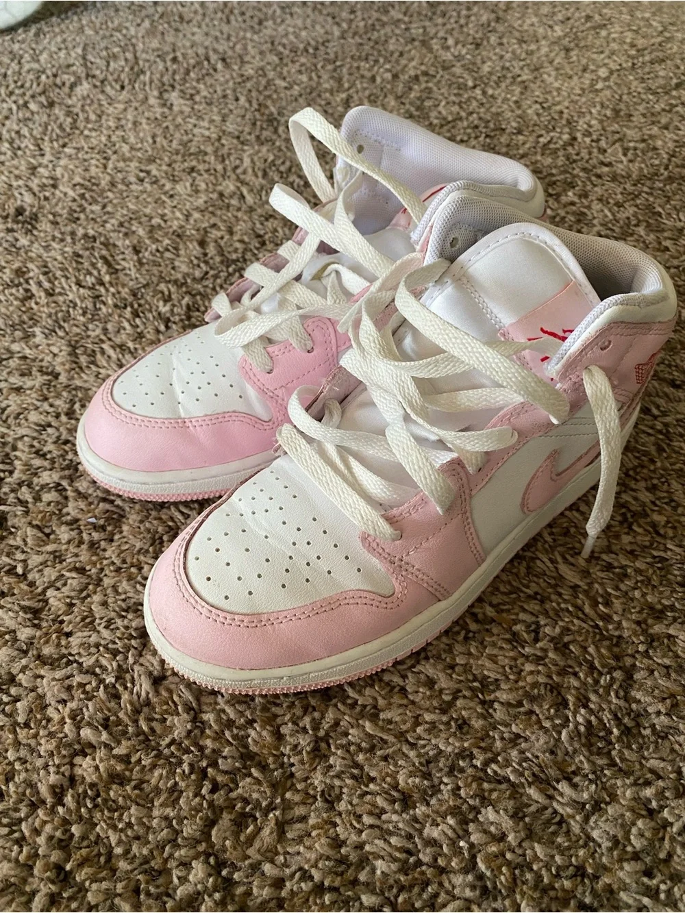 Nike Air Jordan 1 Mid Pink Foam Valentines kids Sz 4Y